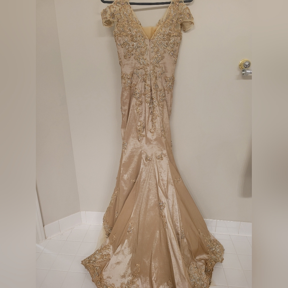 Dress - Picture 4 of 4